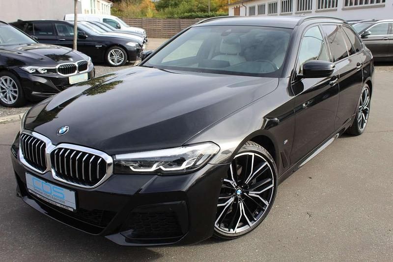 Saphirschwarz Gebraucht 2022 BMW 520 M Sport Kombi | 37.980 € (Fairer Preis) - Bild 1/4