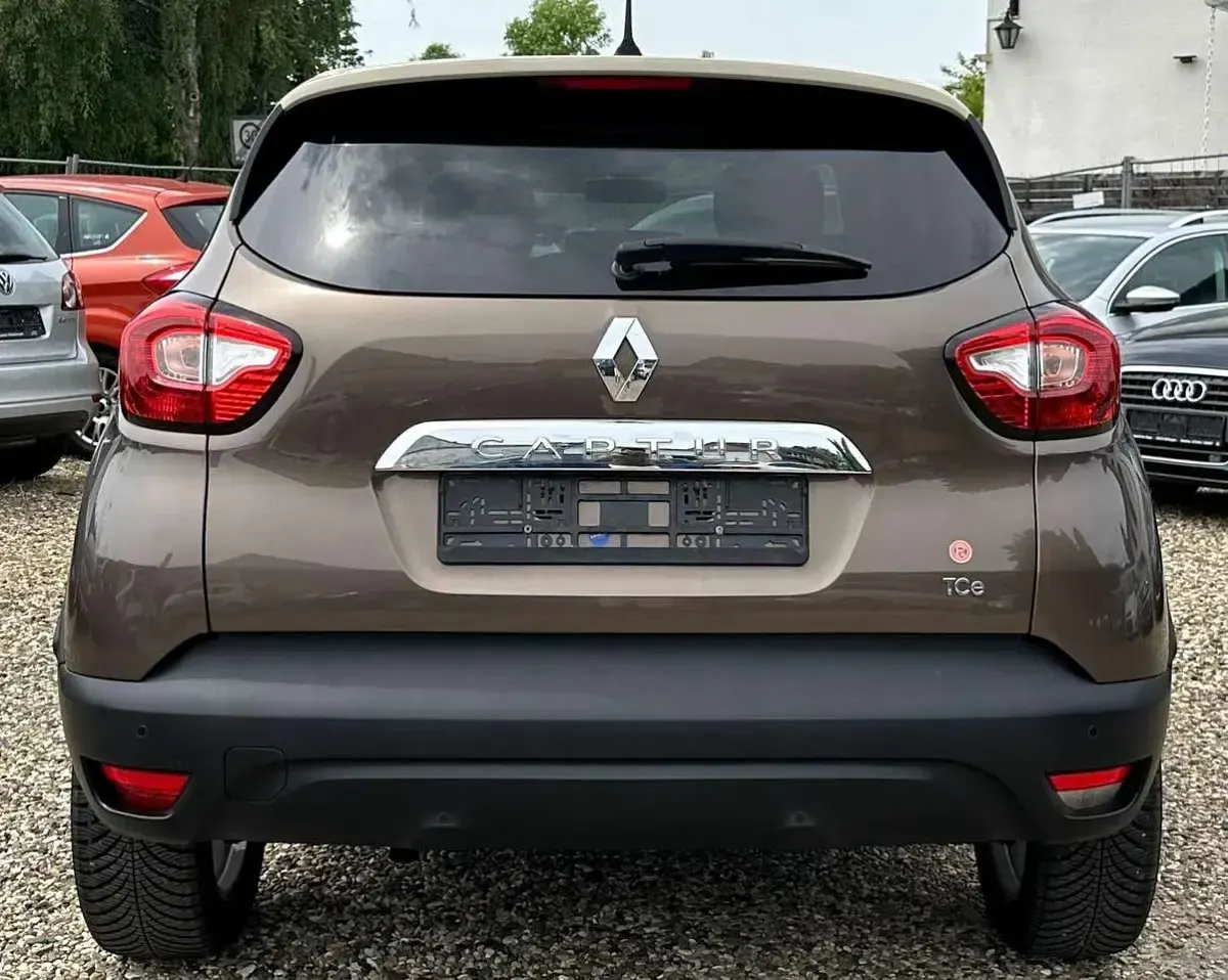 Gebraucht Renault Captur Luxe 120 PS (88 kW) 2014 Braun cnb + elfenbein d16 SUV