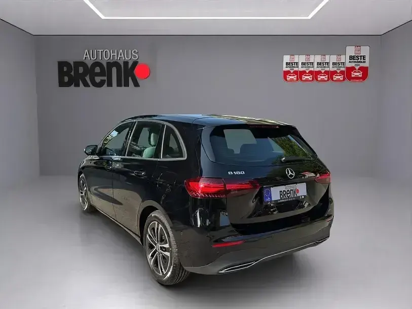 Neu Mercedes B180 136 PS (100 kW) 2025 Nightblack Kleinwagen