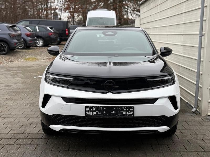 Neu Opel Mokka 145 PS (106 kW) 2025 Kontrast grau metallic / schwarzes dach SUV