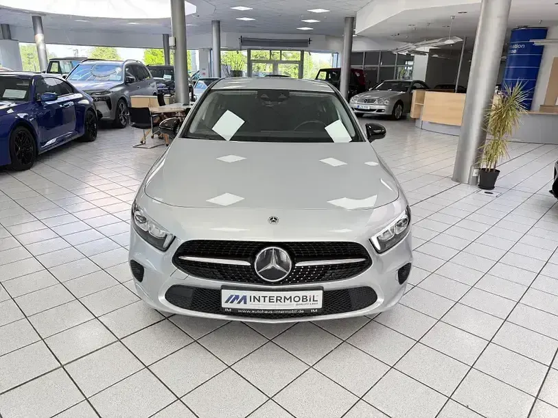 Gebraucht Mercedes A200 Night 163 PS (119 kW) 2021 Silber Limousine