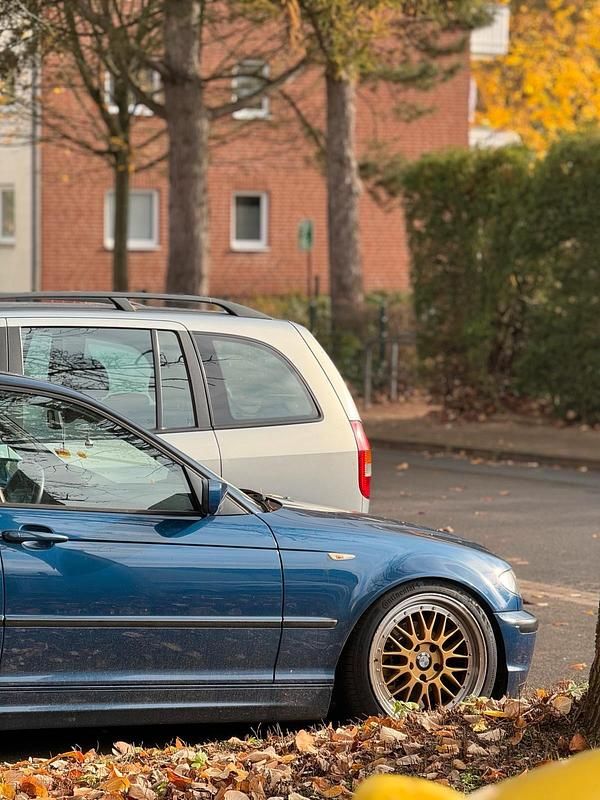 Gebraucht BMW 318 Basis 143 PS (105 kW) 2001 Blau Limousine