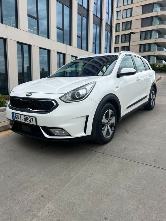 Weiß Gebraucht 2017 Kia Niro Vision SUV | 12.600 € (Guter Preis) - Bild 1/4