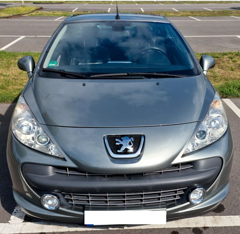Grau Gebraucht 2008 Peugeot 207 CC Roland Garros Cabrio | 5.000 € (Fairer Preis) - Bild 1/4