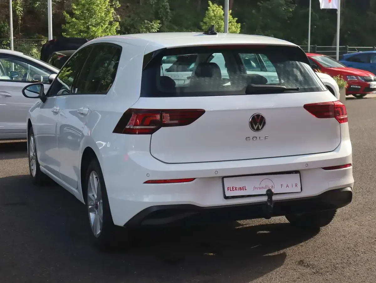 Gebraucht VW Golf VIII Life 116 PS (85 kW) 2024 Weiß Limousine