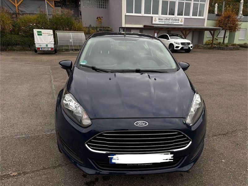 Gebraucht Ford Fiesta 80 PS (58 kW) 2014 Blau Kleinwagen