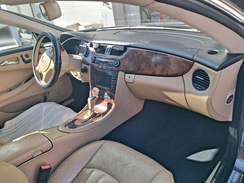 Gebraucht Mercedes CLS320 224 PS (164 kW) 2006 Gold Limousine