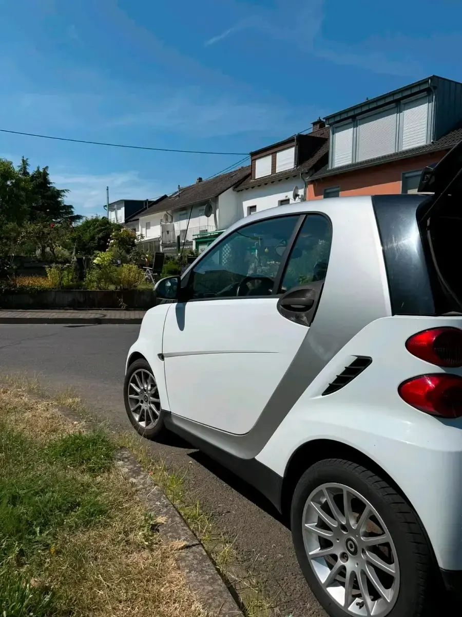 Gebraucht Smart ForTwo Coupé 71 PS (52 kW) 2010 Weiß Coupé