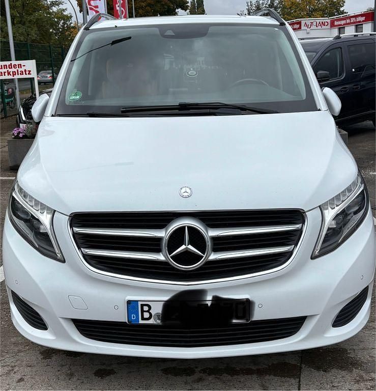 Weiß Gebraucht 2016 Mercedes V250 Avantgarde Van / Kleinbus | 25.999 € - Bild 1/4