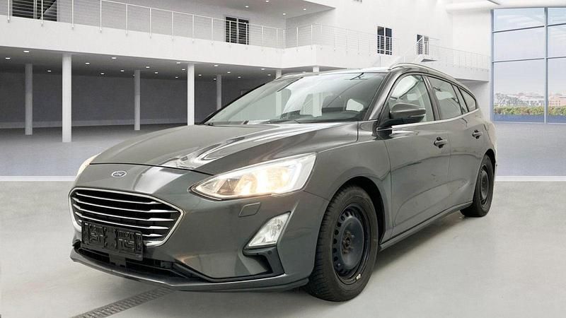 Grau Gebraucht 2018 Ford Focus Titanium Kombi | 8.490 € (Fairer Preis) - Bild 1/4