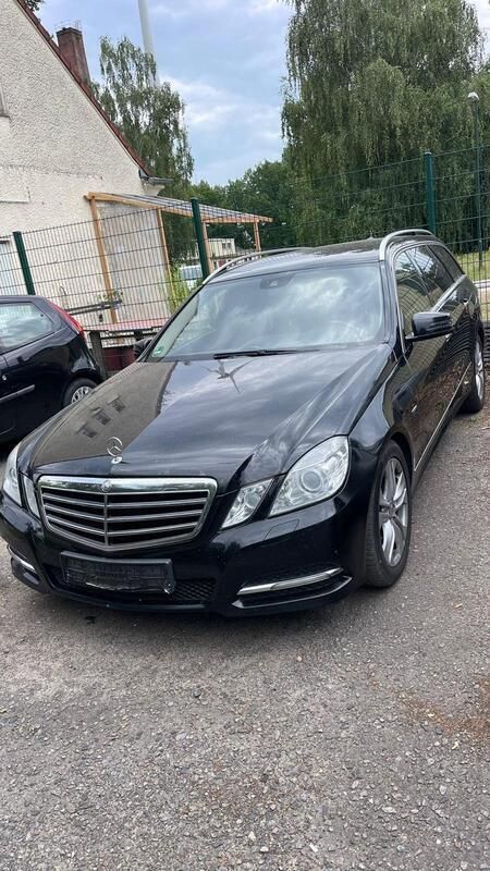 Schwarz Gebraucht 2010 Mercedes E220 Kombi | 4.700 € (Guter Preis) - Bild 1/4