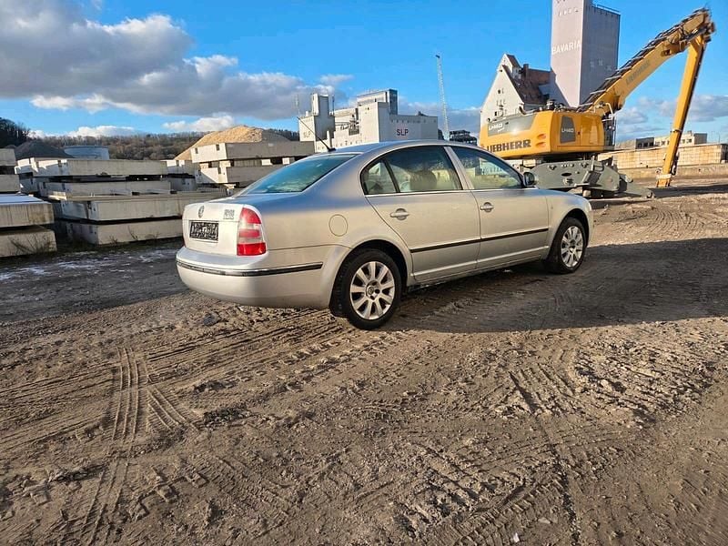 Gebraucht Skoda Superb 140 PS (102 kW) 2008 Silber Limousine