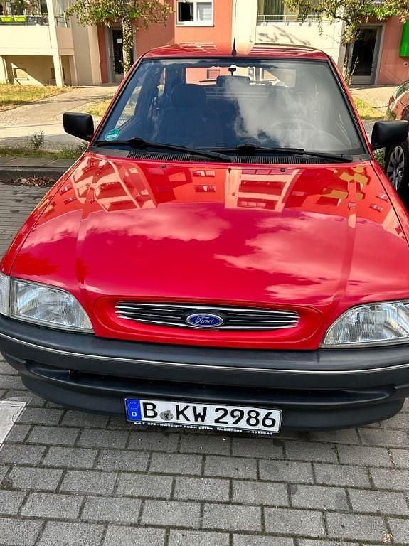 Rot Gebraucht 1993 Ford Escort Limousine | 1.650 € - Bild 1/4