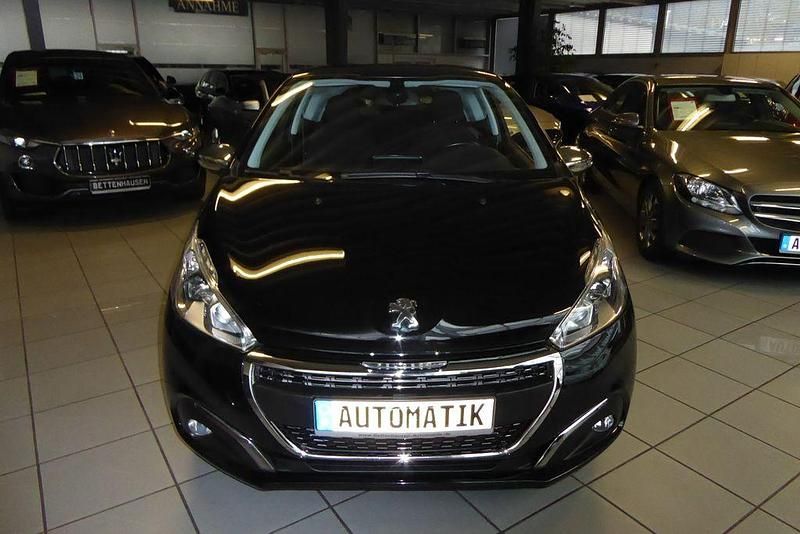 Gebraucht Peugeot 208 Allure 110 PS (80 kW) 2016 Schwarz Kleinwagen