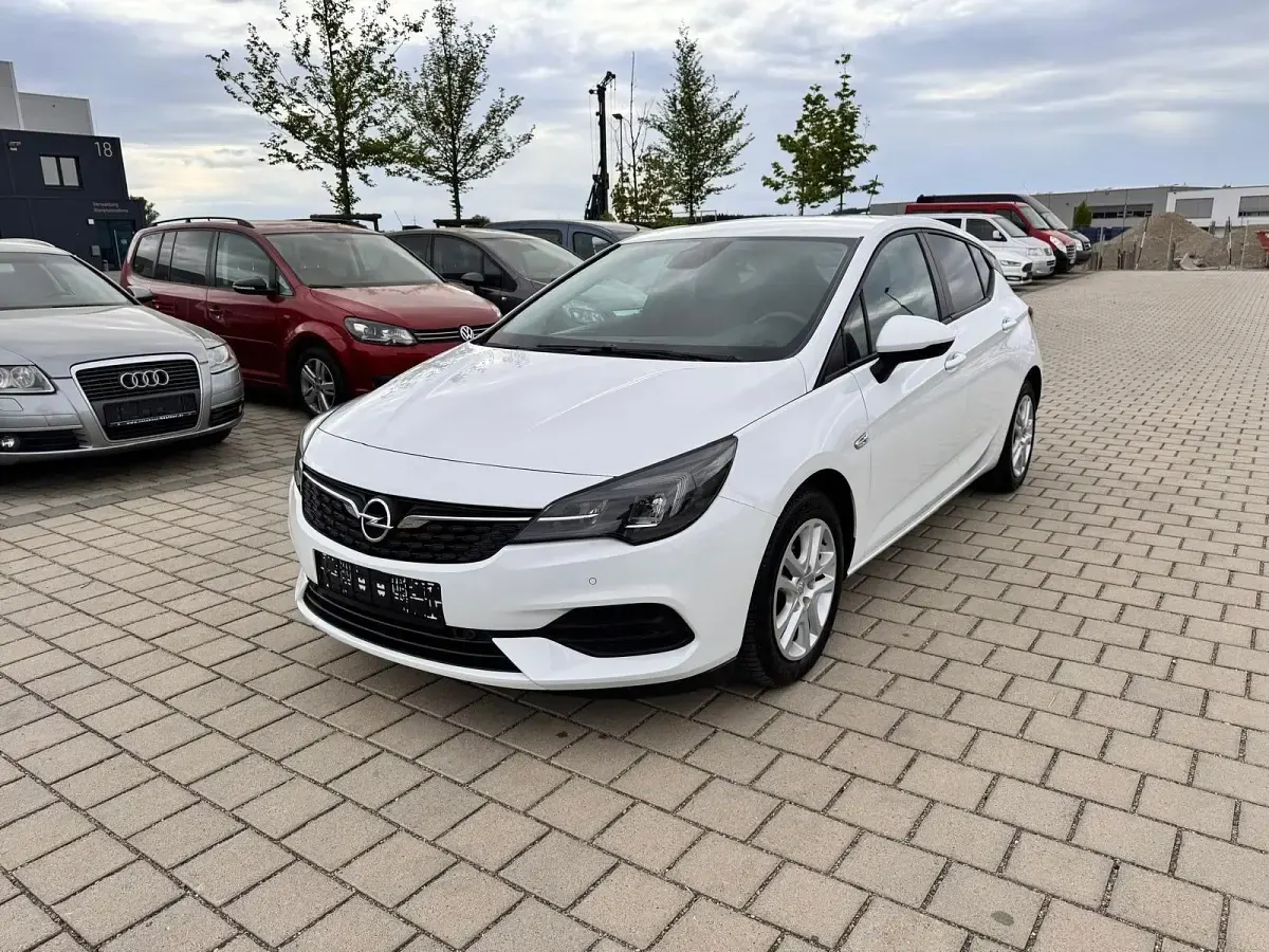 Gebraucht Opel Astra Edition 110 PS (80 kW) 2020 Weiß Kleinwagen