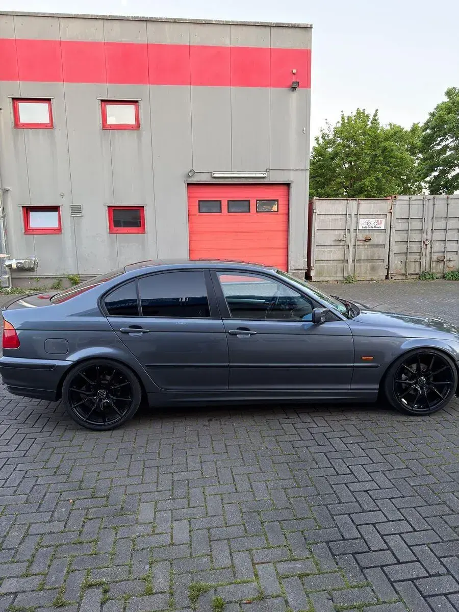 Gebraucht BMW 320 Performance 136 PS (100 kW) 2001 Grau Limousine