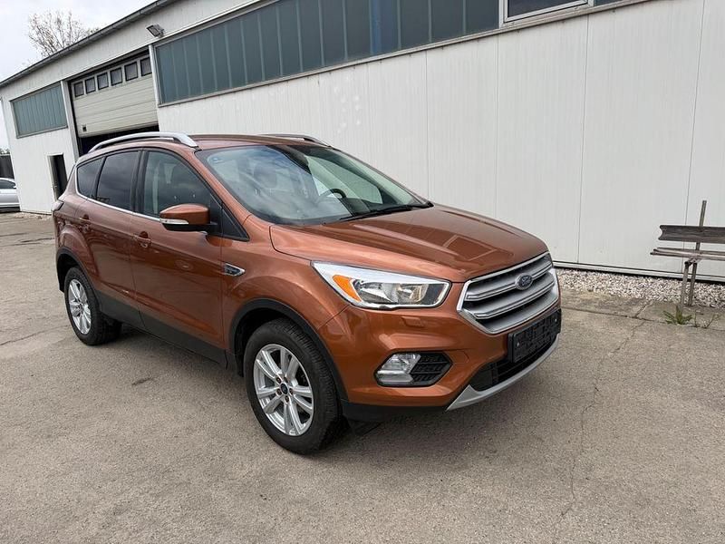 Używany Ford Kuga Trend 150 KM (110 kW) 2017 Brązowy SUV