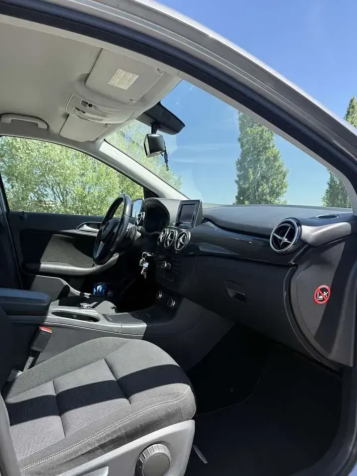 Gebraucht Mercedes B180 122 PS (89 kW) 2012 Grau Kleinwagen