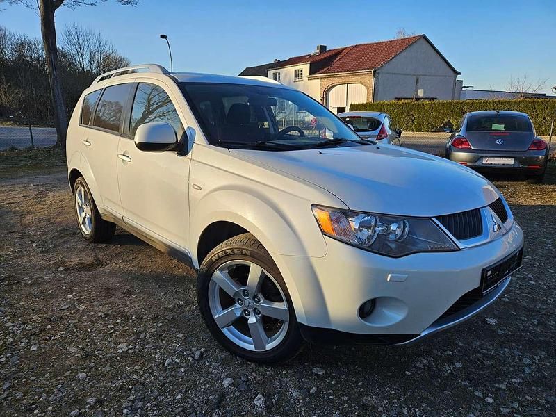 Gebraucht Mitsubishi Outlander Intense 156 PS (114 kW) 2008 Perlmuttweiss (p) SUV