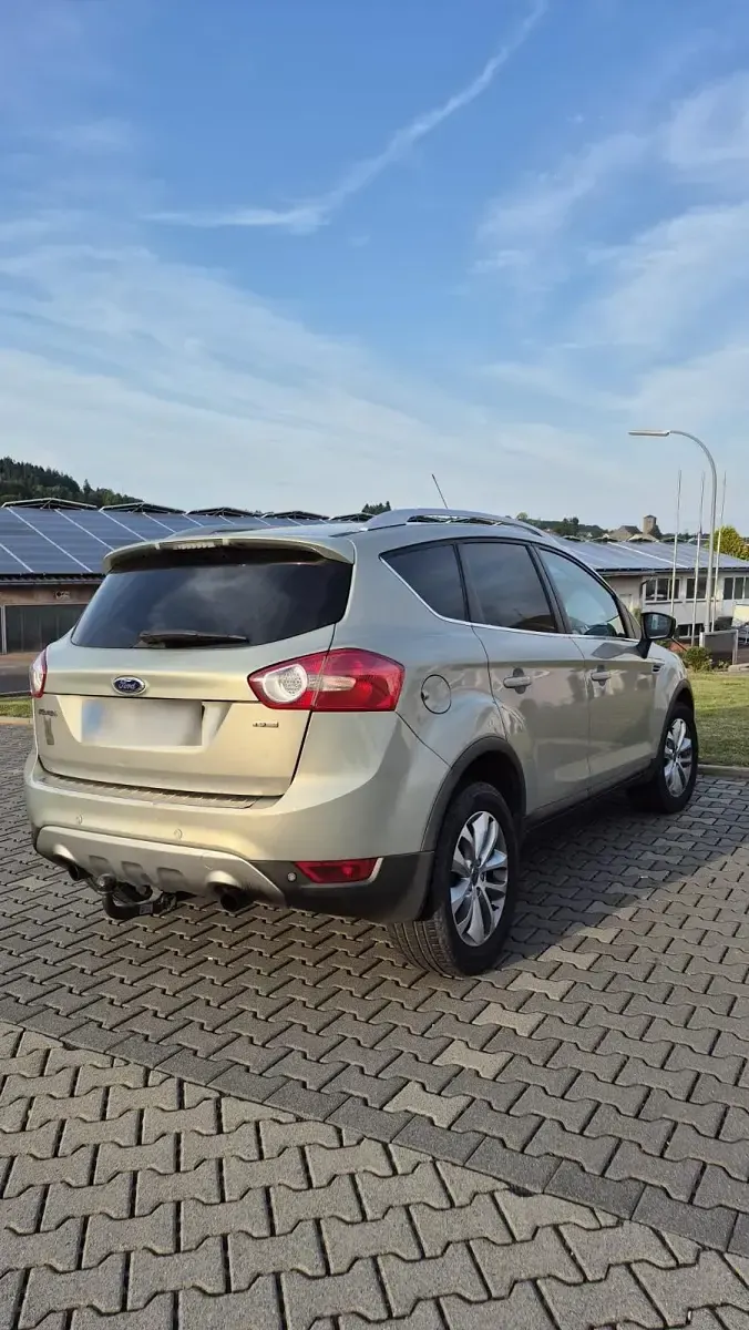 Gebraucht Ford Kuga Trend 140 PS (102 kW) 2009 Silber SUV