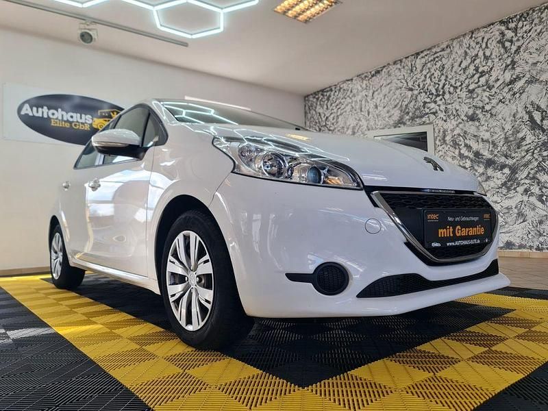 Weiß Gebraucht 2014 Peugeot 208 Active Kleinwagen | 5.950 € (Etwas zu teuer) - Bild 1/4