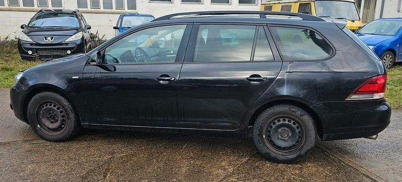 Gebraucht VW Golf VII Match 105 PS (77 kW) 2013 Schwarz Kombi