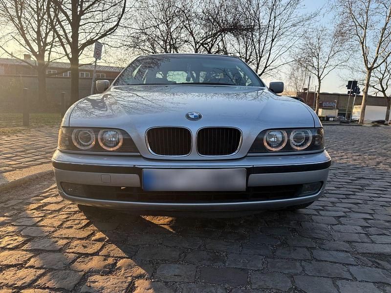 Gebraucht BMW 523 170 PS (125 kW) 1996 Silber Limousine