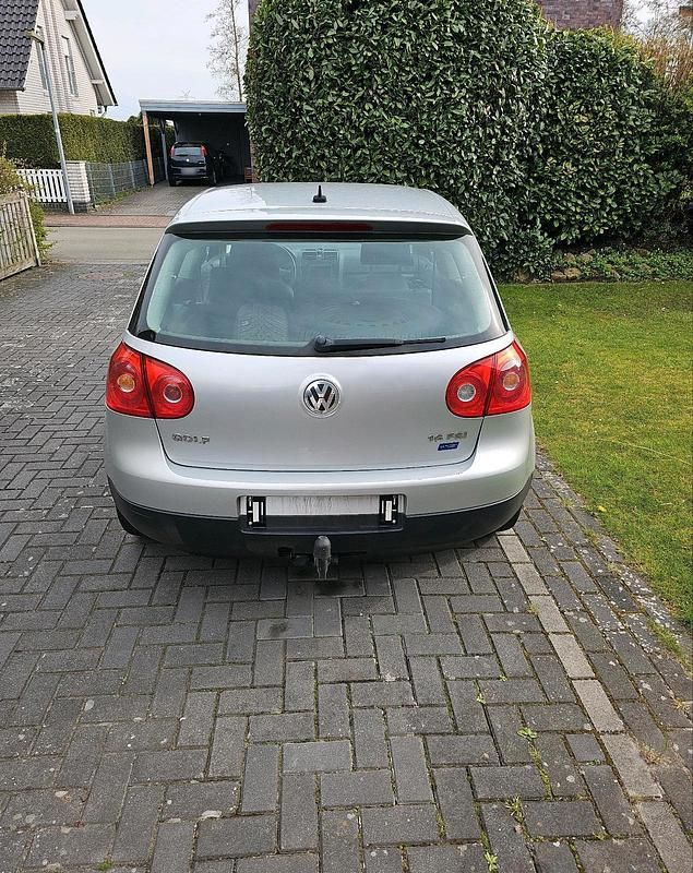 Gebraucht VW Golf V 115 PS (84 kW) 2004 Silber Kleinwagen