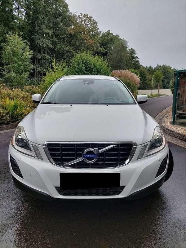 Weiß Gebraucht 2010 Volvo XC60 Momentum SUV | 11.700 € (Fairer Preis) - Bild 1/4