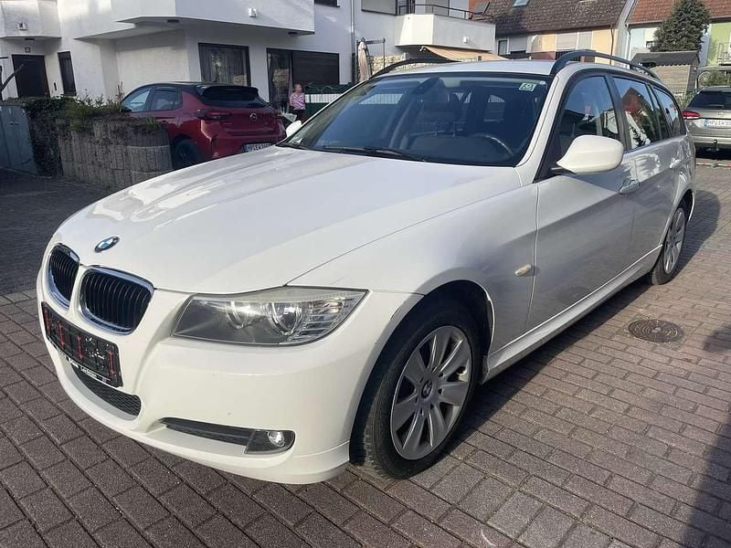 Gebraucht BMW 318 Comfort Edition 143 PS (105 kW) 2010 Alpinweiss iii Kombi