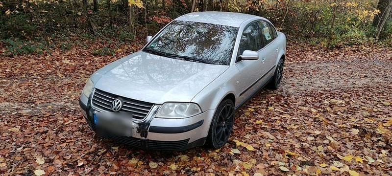Silber Gebraucht 2003 VW Passat Limousine | 1.800 € (Guter Preis) - Bild 1/4