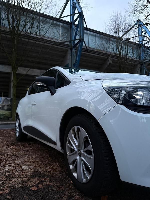 Gebraucht Renault Clio IV Life 74 PS (54 kW) 2017 Weiß Limousine