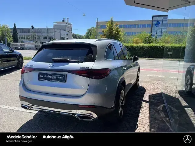 Gebraucht Mercedes GLC300e 313 PS (230 kW) 2024 Silber SUV