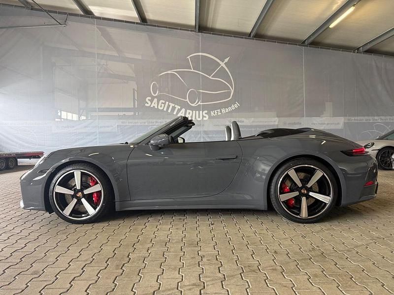 Neu Porsche 911 Carrera S Cabriolet 480 PS (353 kW) 2025 Grau Cabrio