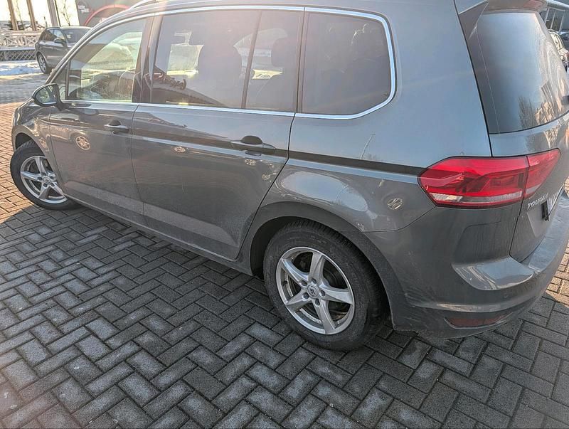 Gebraucht VW Touran 150 PS (110 kW) 2017 Grau Van / Kleinbus