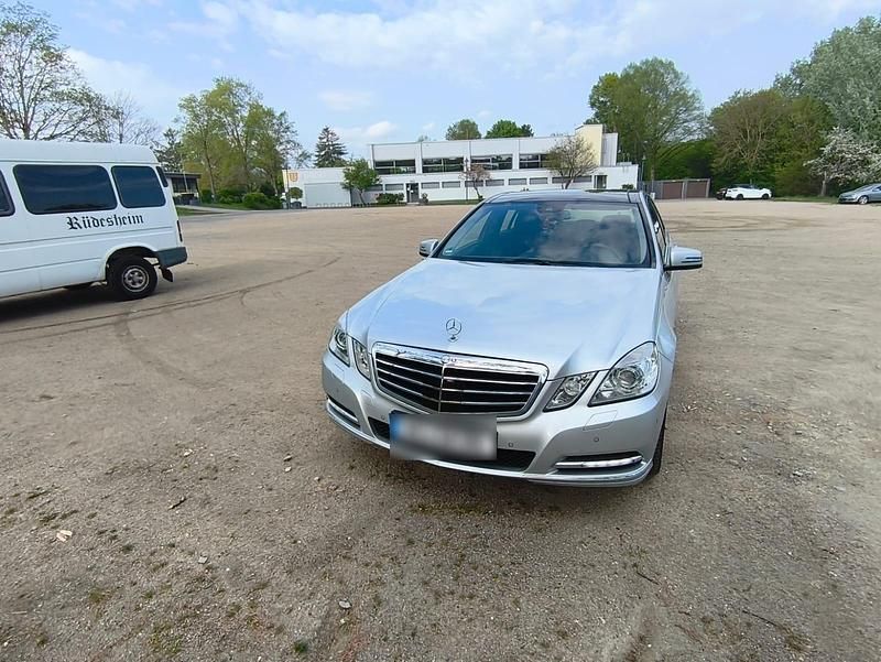 Usata Mercedes E200 184 CV (135 kW) 2011 Argento Berlina