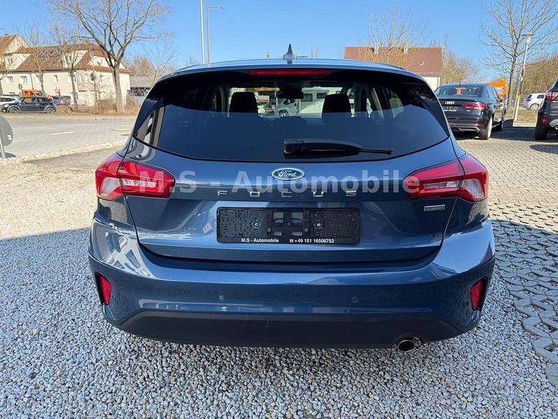 Gebraucht Ford Focus Titanium 125 PS (91 kW) 2018 Chromablau metallic Limousine