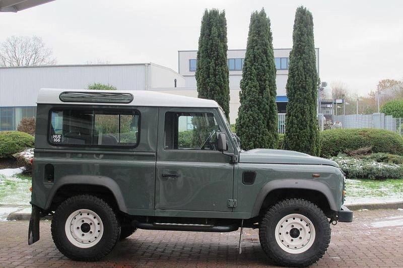 Gebraucht Land Rover Defender 122 PS (89 kW) 2014 Grün Kombi