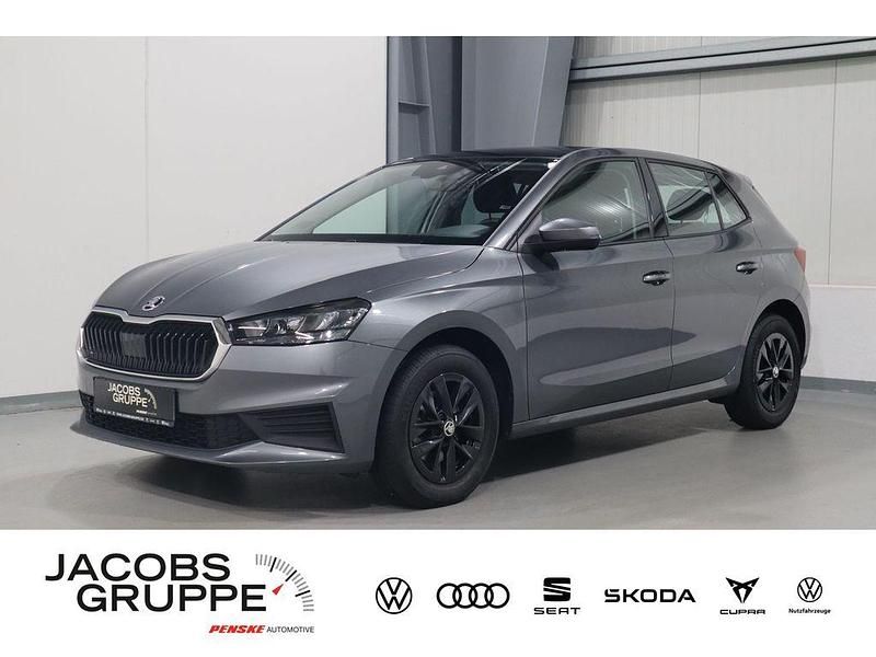 Grau Gebraucht 2022 Skoda Fabia Ambition Limousine | 18.735 € (Fairer Preis) - Bild 1/4