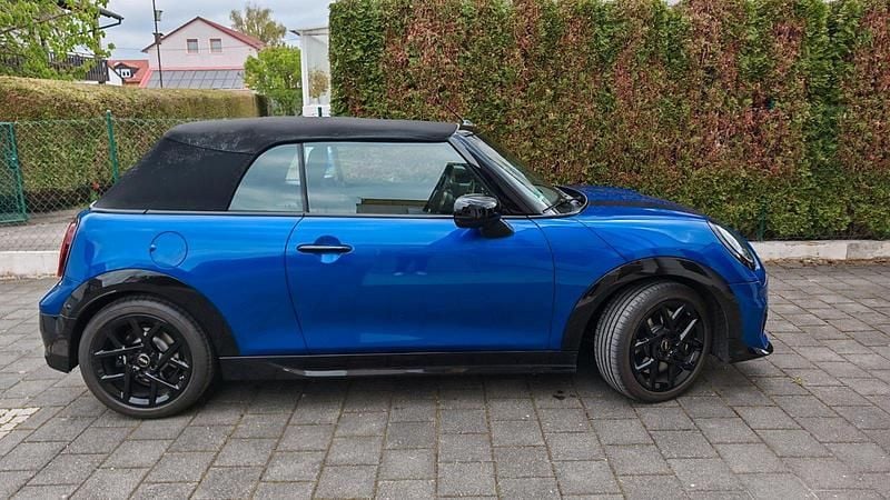 Second-hand Mini Cooper Cabriolet 163 CP (119 kW) 2025 Albastru Cabrio