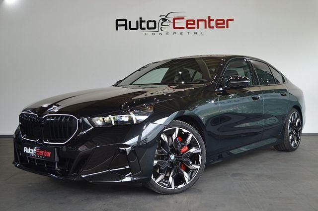 Black sapphire metallic Gebraucht 2025 BMW 540 M Sport Limousine | 84.000 € - Bild 1/4