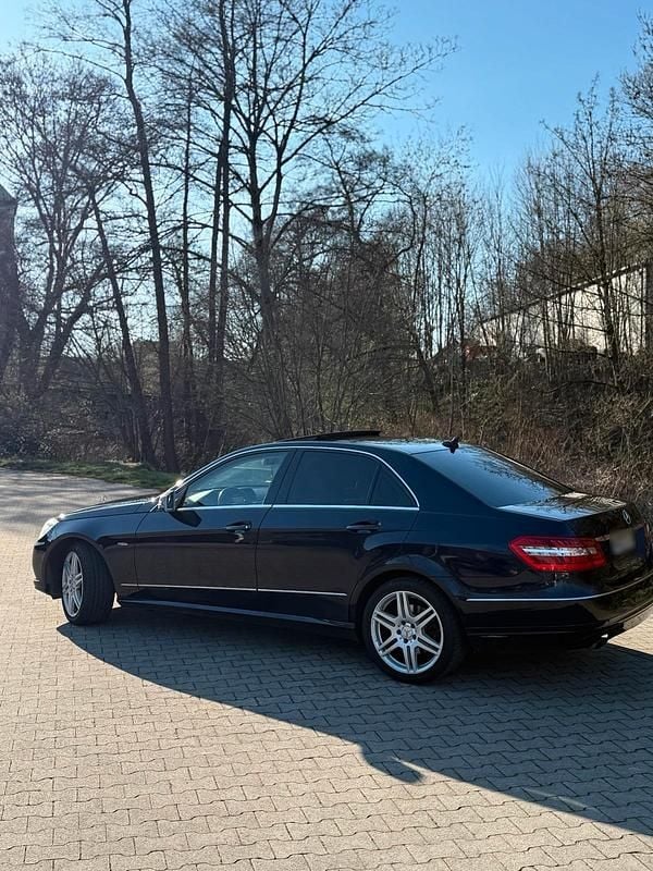 Gebraucht Mercedes E350 Elegance 231 PS (169 kW) 2010 Blau Limousine