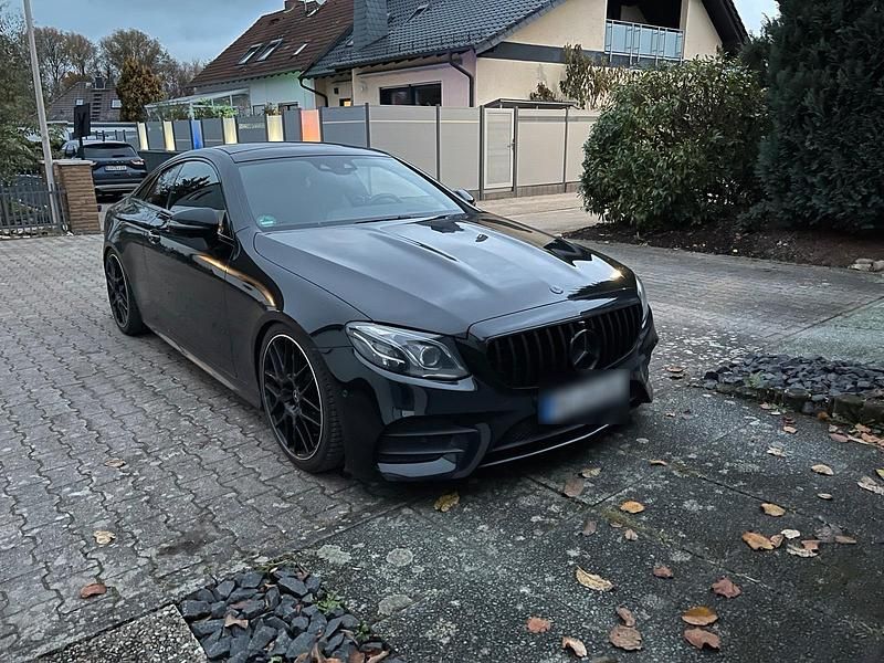 Gebraucht Mercedes E300 AMG 2018 Schwarz Coupé