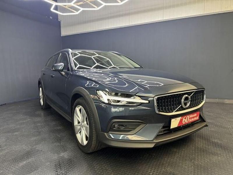 Denim blue / metallic Gebraucht 2021 Volvo V60 CC Kombi | 34.999 € (Fairer Preis) - Bild 1/4
