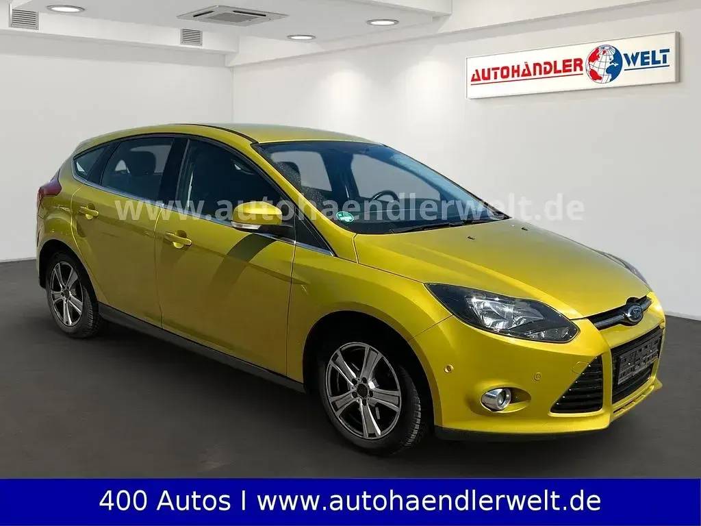 Używany Ford Focus Titanium 150 KM (110 kW) 2011 Żółty Sedan/Limuzyna
