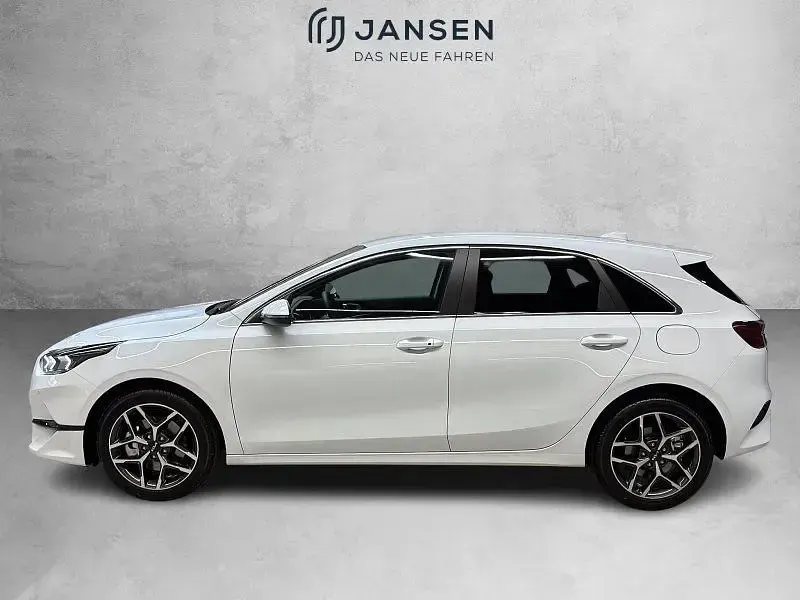 Gebraucht Kia Ceed 140 PS (102 kW) 2025 Weiß Kleinwagen