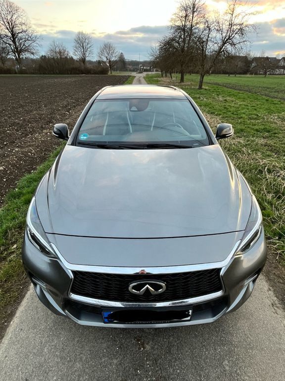 Grau Gebraucht 2020 Infiniti Q30 Sport Tech Kleinwagen | 20.500 € (Fairer Preis) - Bild 1/4