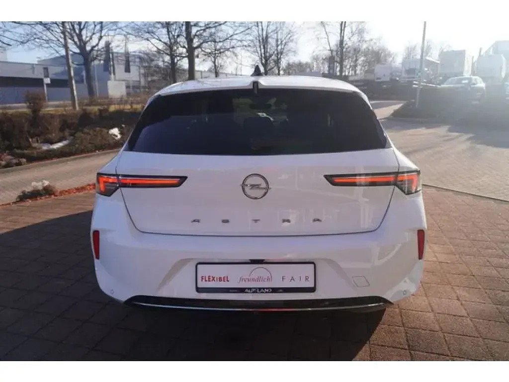 Usata Opel Astra Elegance 131 CV (96 kW) 2023 Bianco Utilitaria