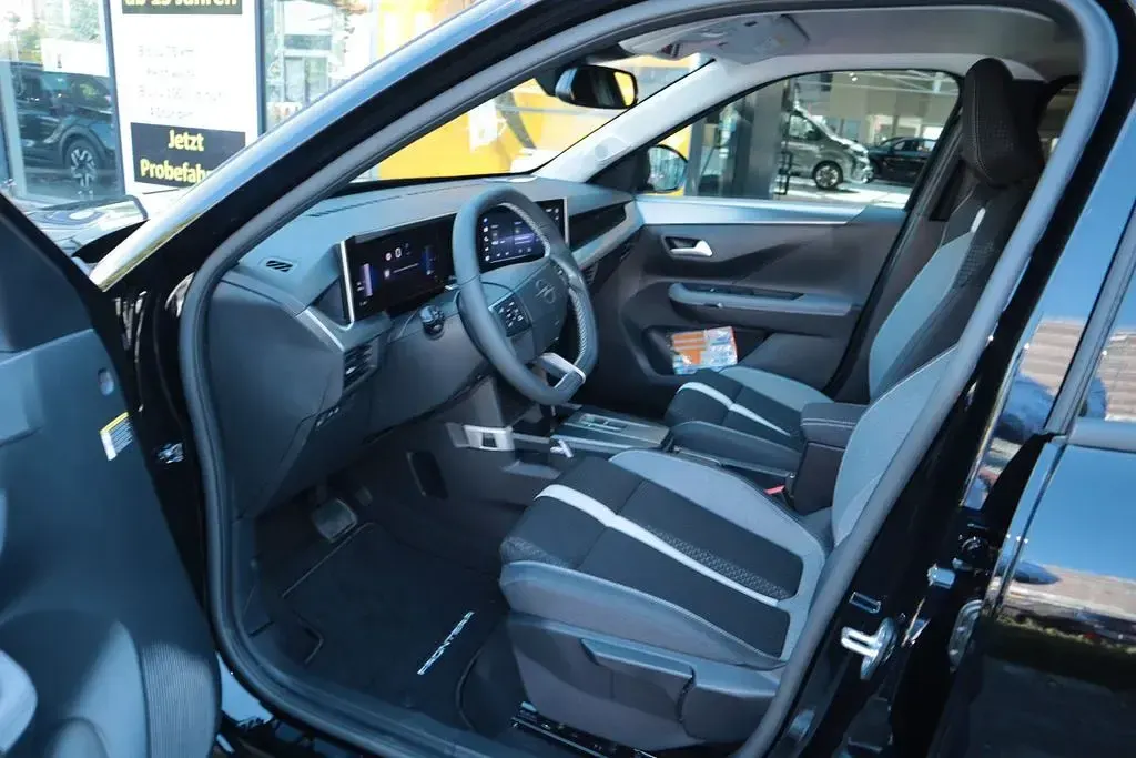 Gebraucht Opel Frontera Ultimate 145 PS (106 kW) 2026 Schwarz SUV