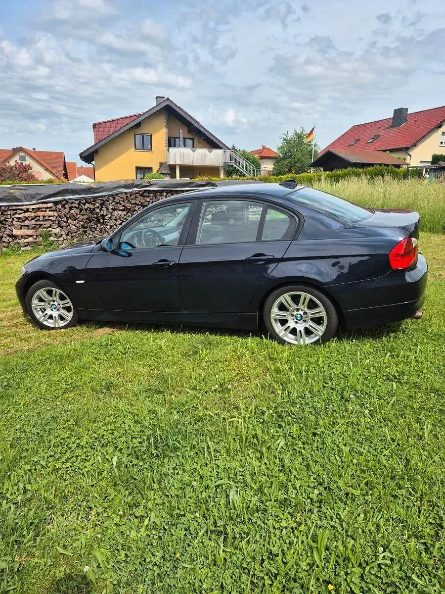 Gebraucht BMW 320 150 PS (110 kW) 2006 Blau Limousine